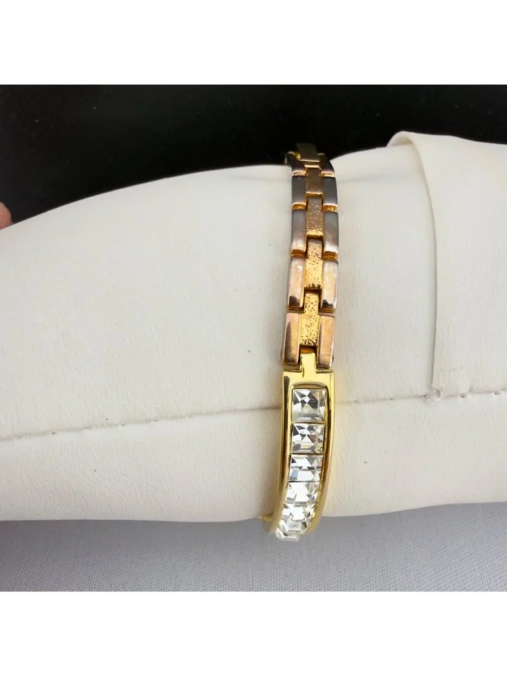 Vintage Rhinestone Gold Tone Womens Bracelet Watch Collezio Works New Battery